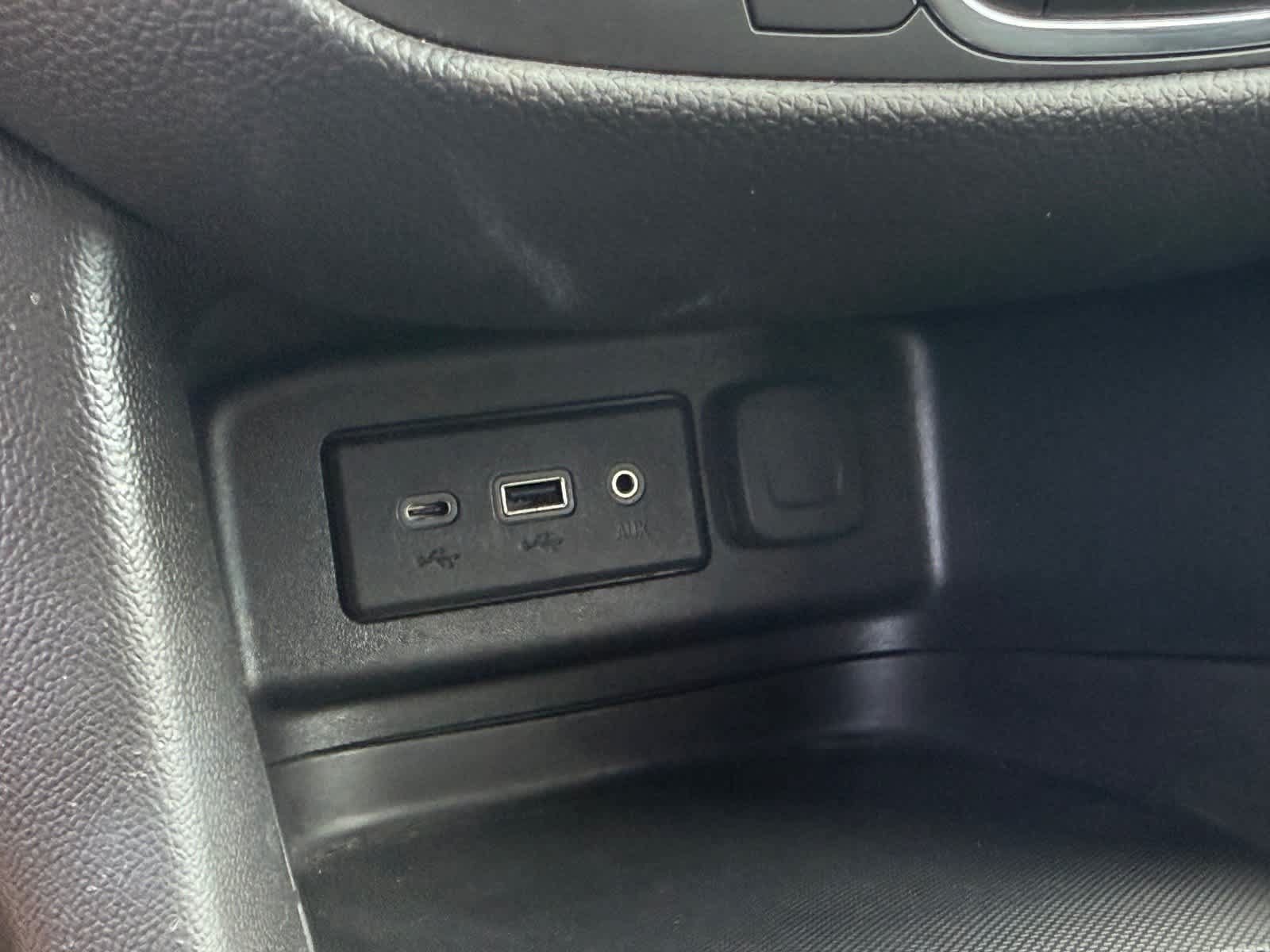 Used 2023 Chevrolet Equinox LT FWD image 23