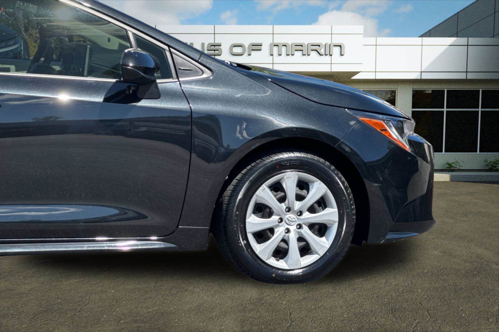 Used 2021 Toyota Corolla LE FWD image 32