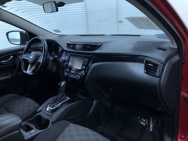 Used 2017 Nissan Rogue Sport SV w/ SV Premium Package AWD/4WD image 16