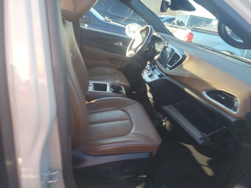 Used 2020 Chrysler Pacifica Limited w/ Advanced Safetytec Group image 15