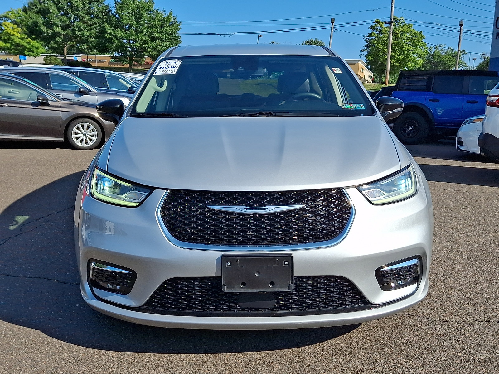 Used 2024 Chrysler Pacifica Touring-L FWD video 2
