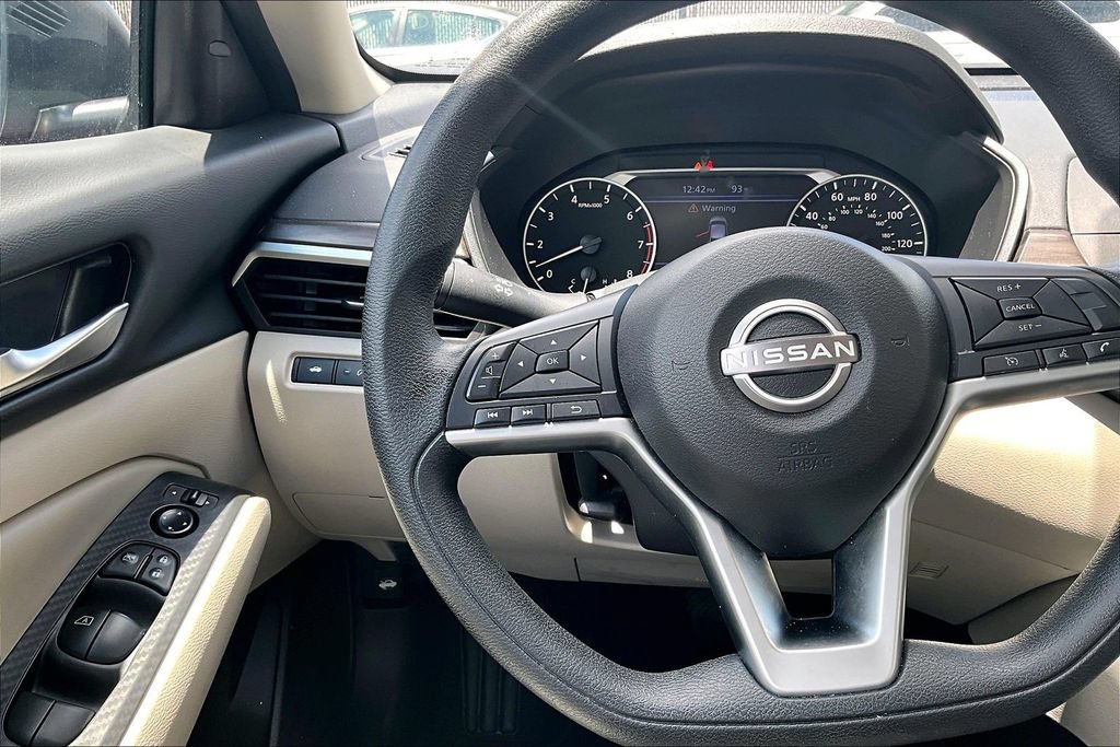 Used 2025 Nissan Altima 2.5 SV FWD image 10