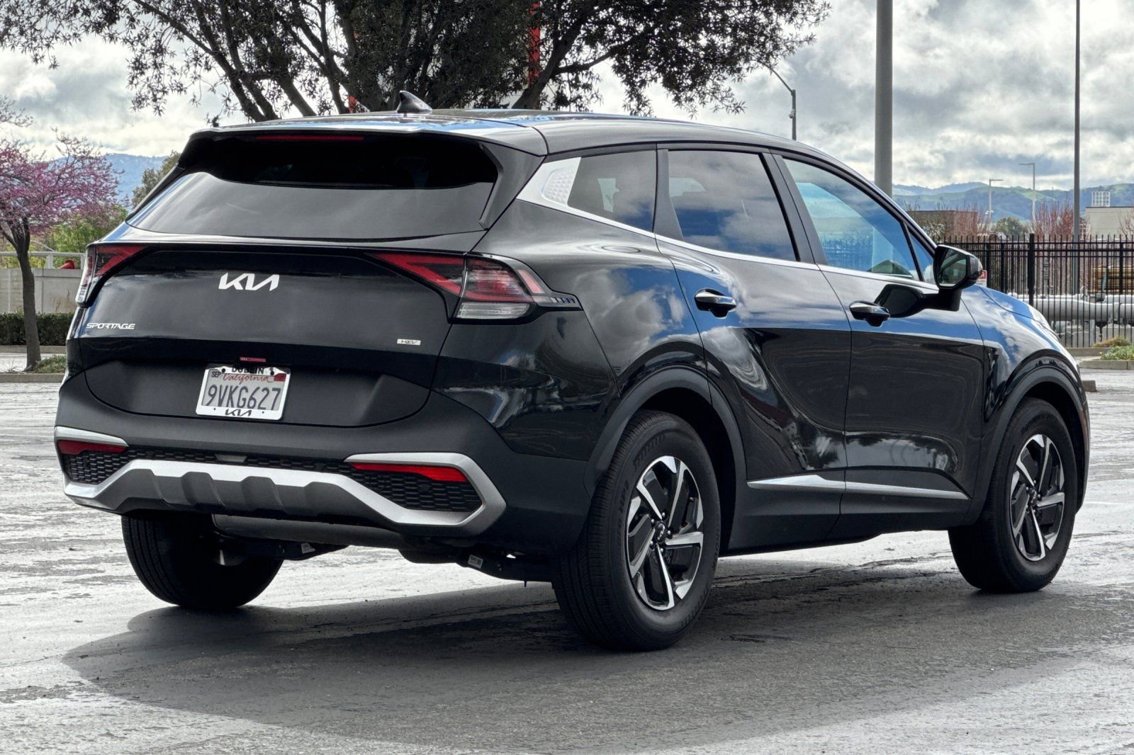 Certified 2025 Kia Sportage LX image 4