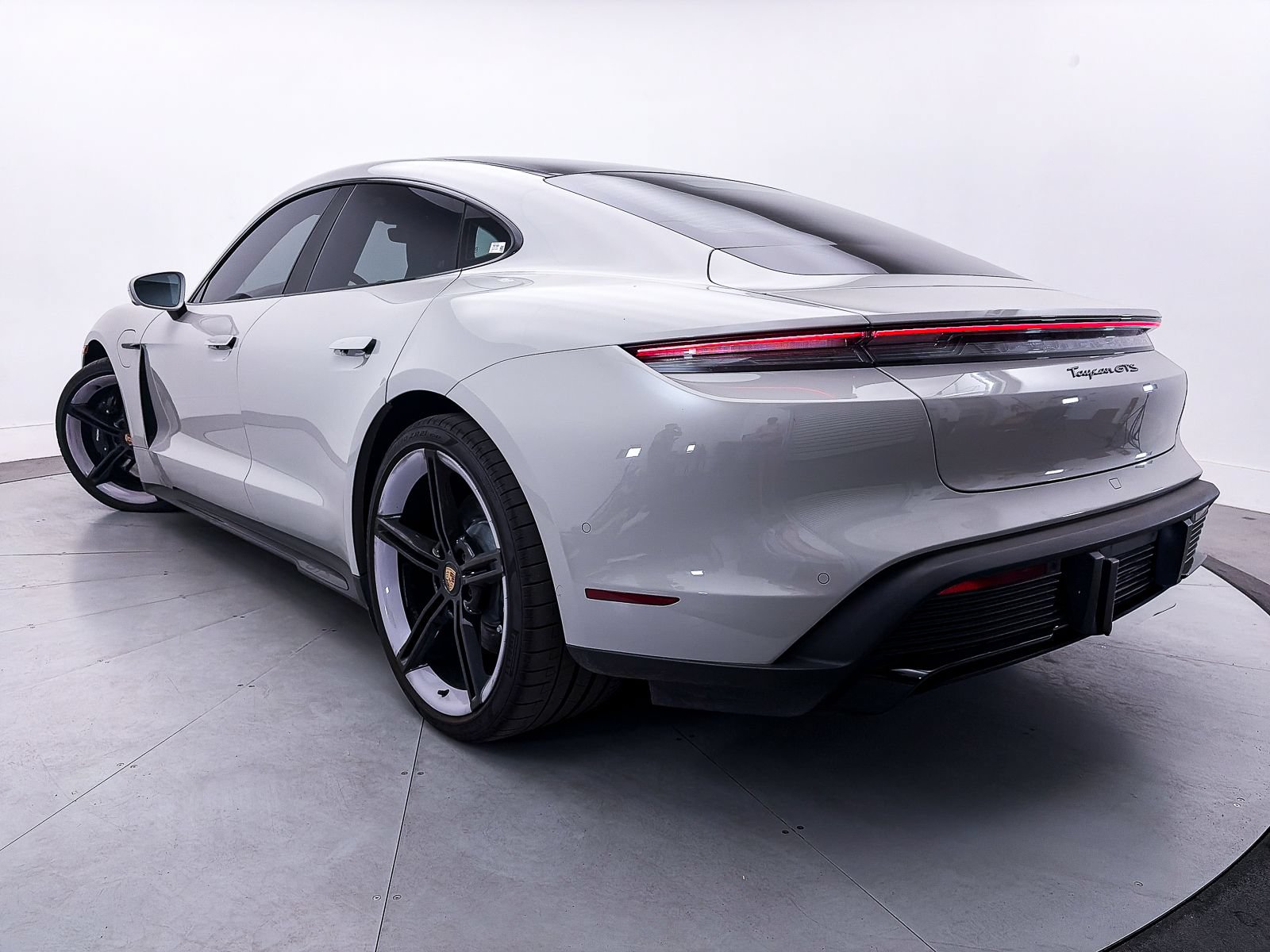 Used 2023 Porsche Taycan GTS AWD/4WD image 2