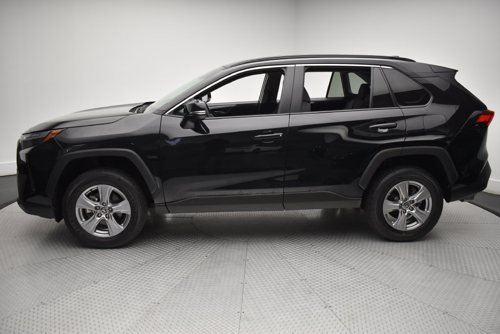 Used 2025 Toyota RAV4 XLE AWD/4WD image 8