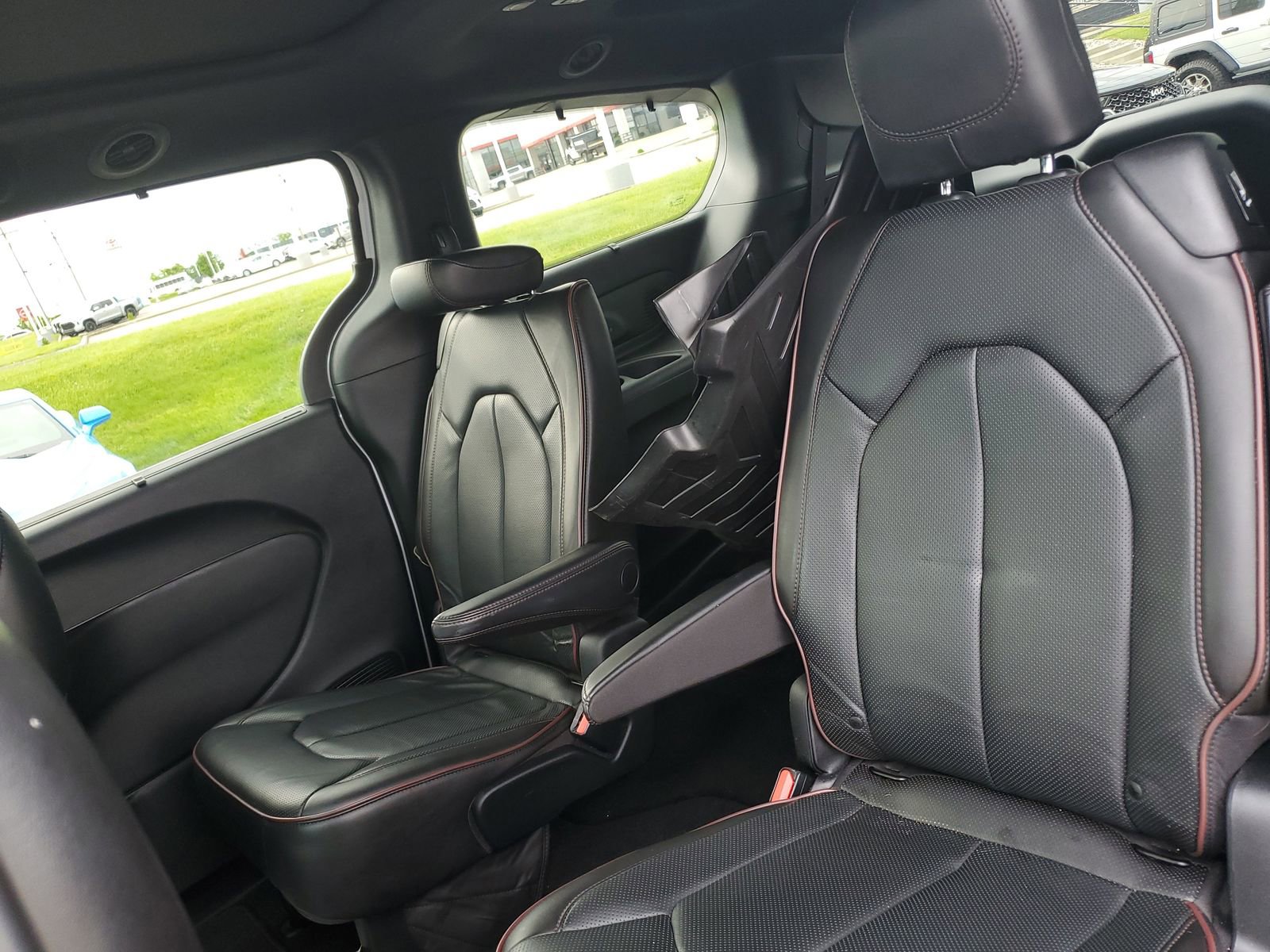 Used 2020 Chrysler Pacifica Limited FWD image 12