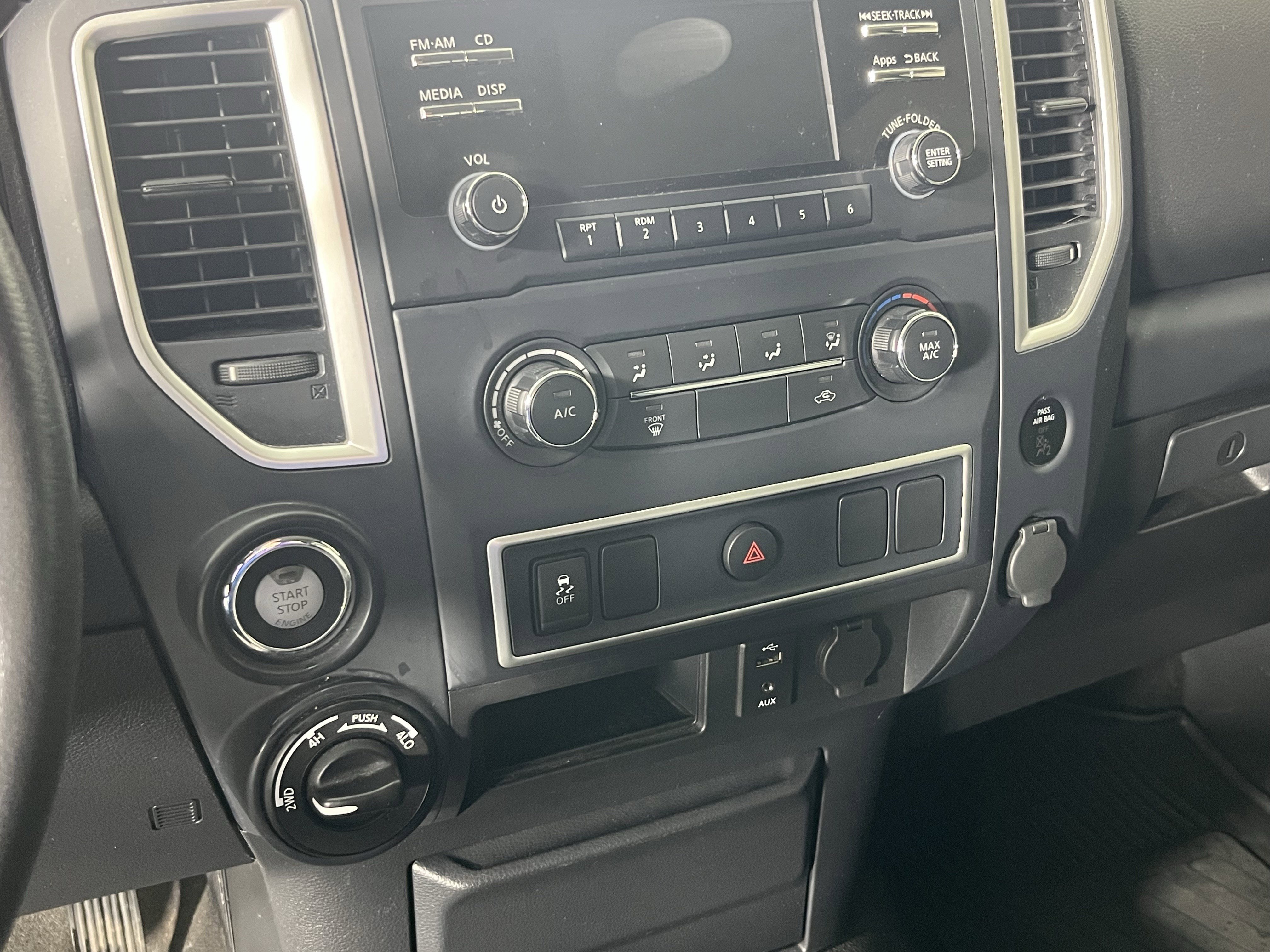 Used 2017 Nissan Titan S image 17