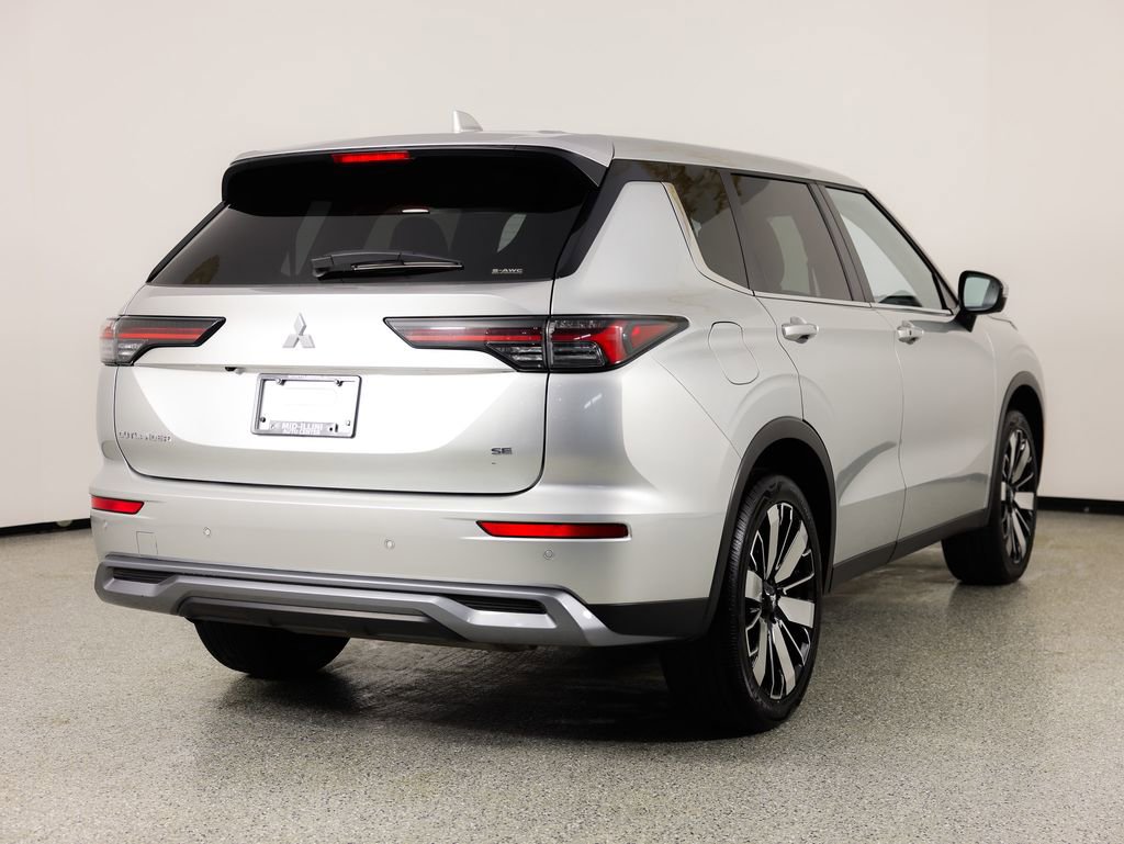 Used 2025 Mitsubishi Outlander SE image 7