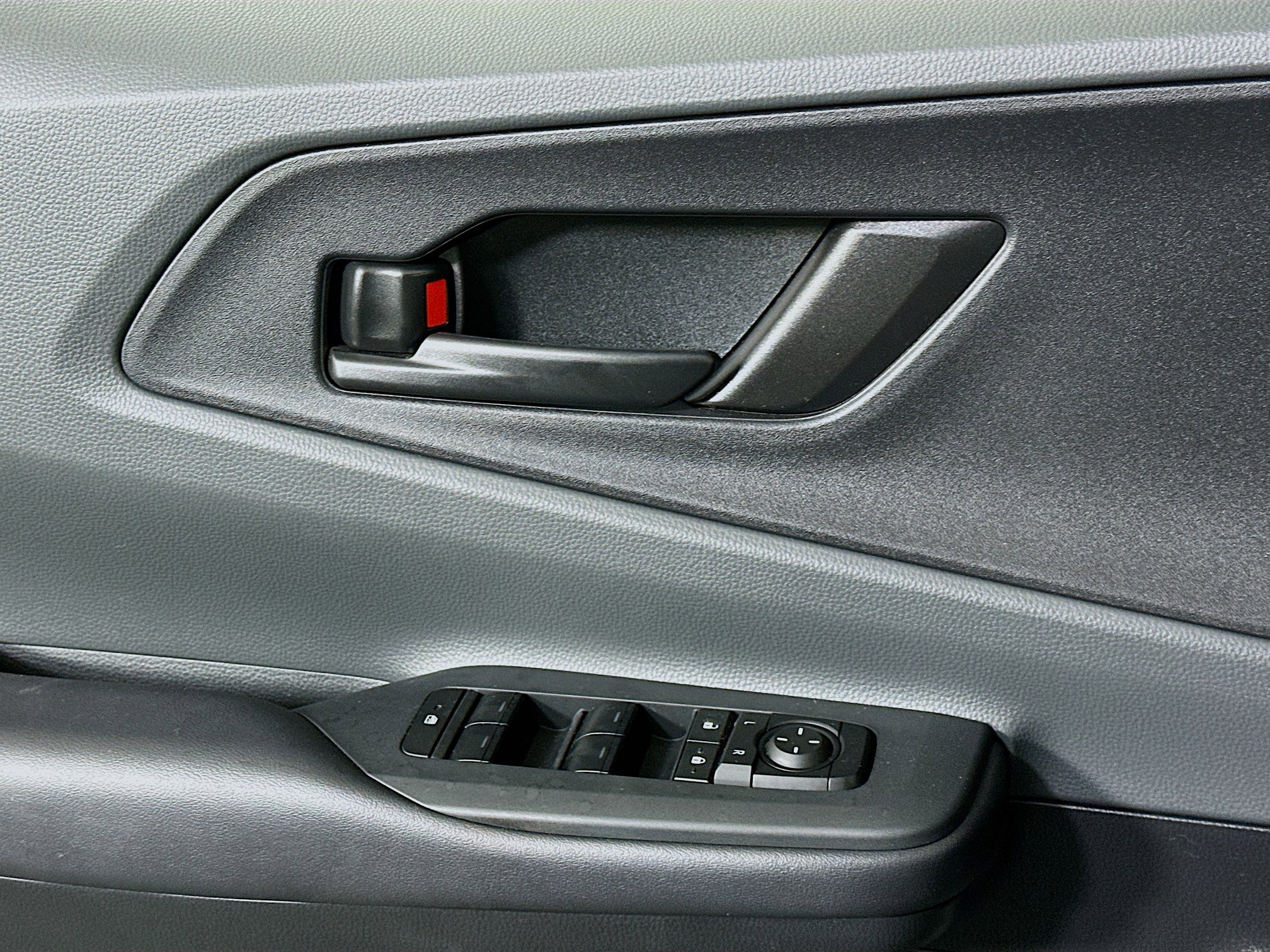 Used 2025 Toyota Prius LE FWD image 15