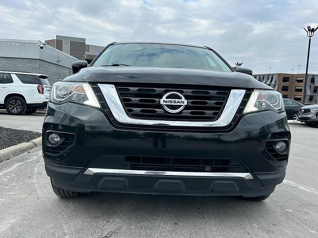 Used 2018 Nissan Pathfinder Platinum image 2