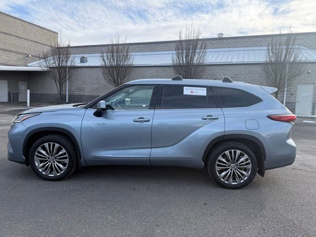 Used 2021 Toyota Highlander Platinum AWD/4WD image 1
