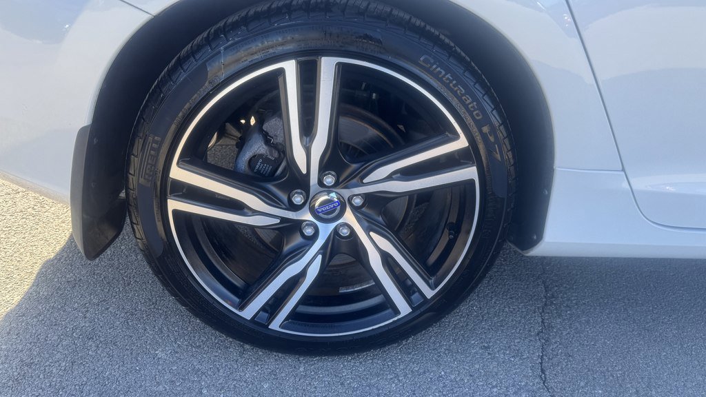 Used 2017 Volvo V60 T6 R-Design Platinum w/ Climate Package image 13