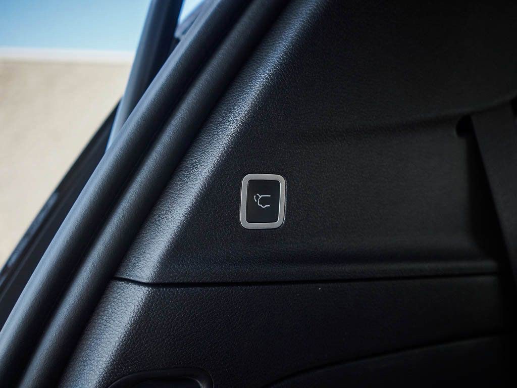 New 2026 Chrysler Pacifica Pinnacle w/ Trailer Tow Group AWD/4WD image 8