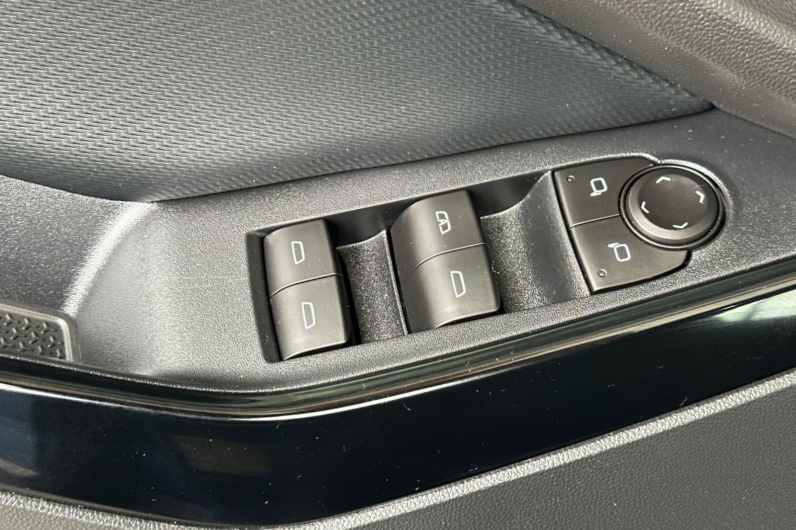 Certified 2026 Chevrolet Equinox LT w/ Convenience Package II AWD/4WD image 12