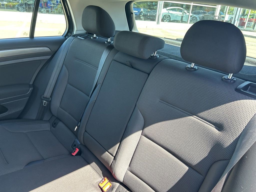 Used 2019 Volkswagen e-Golf SE FWD image 12