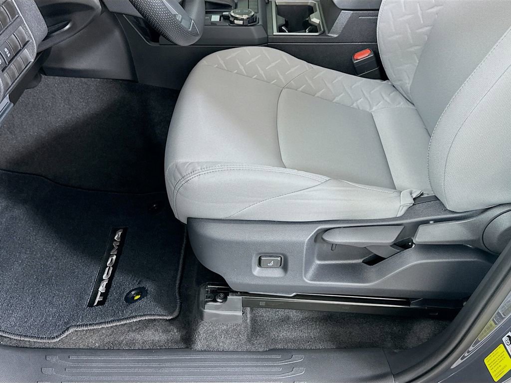 Certified 2025 Toyota Tacoma SR5 AWD/4WD image 19