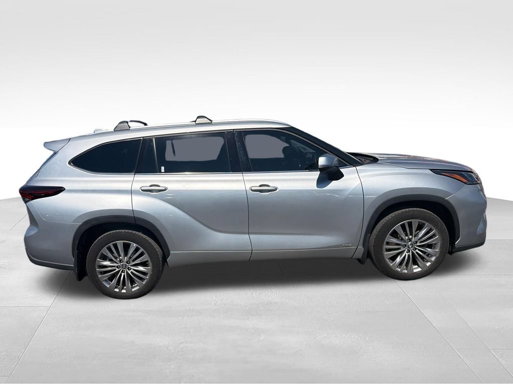 Used 2024 Toyota Highlander Platinum AWD/4WD image 6