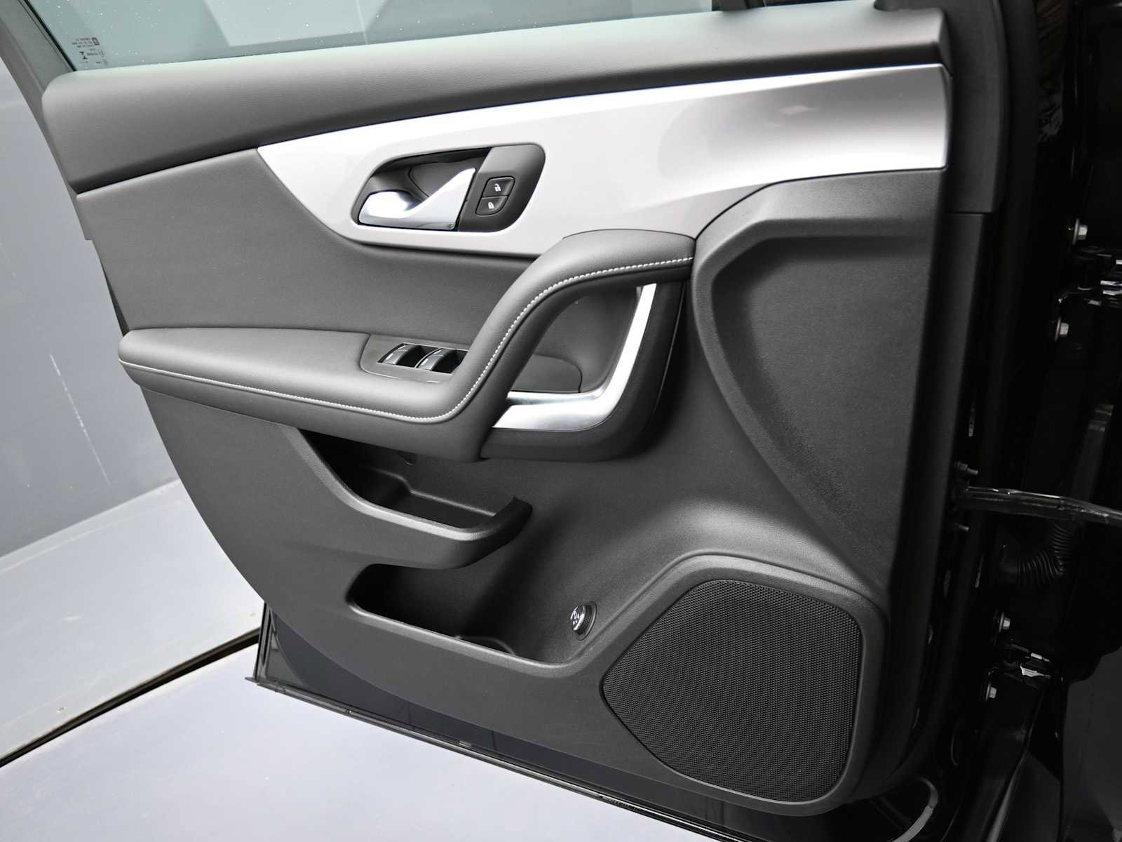 Used 2025 Chevrolet Blazer LT w/ Convenience Package image 10