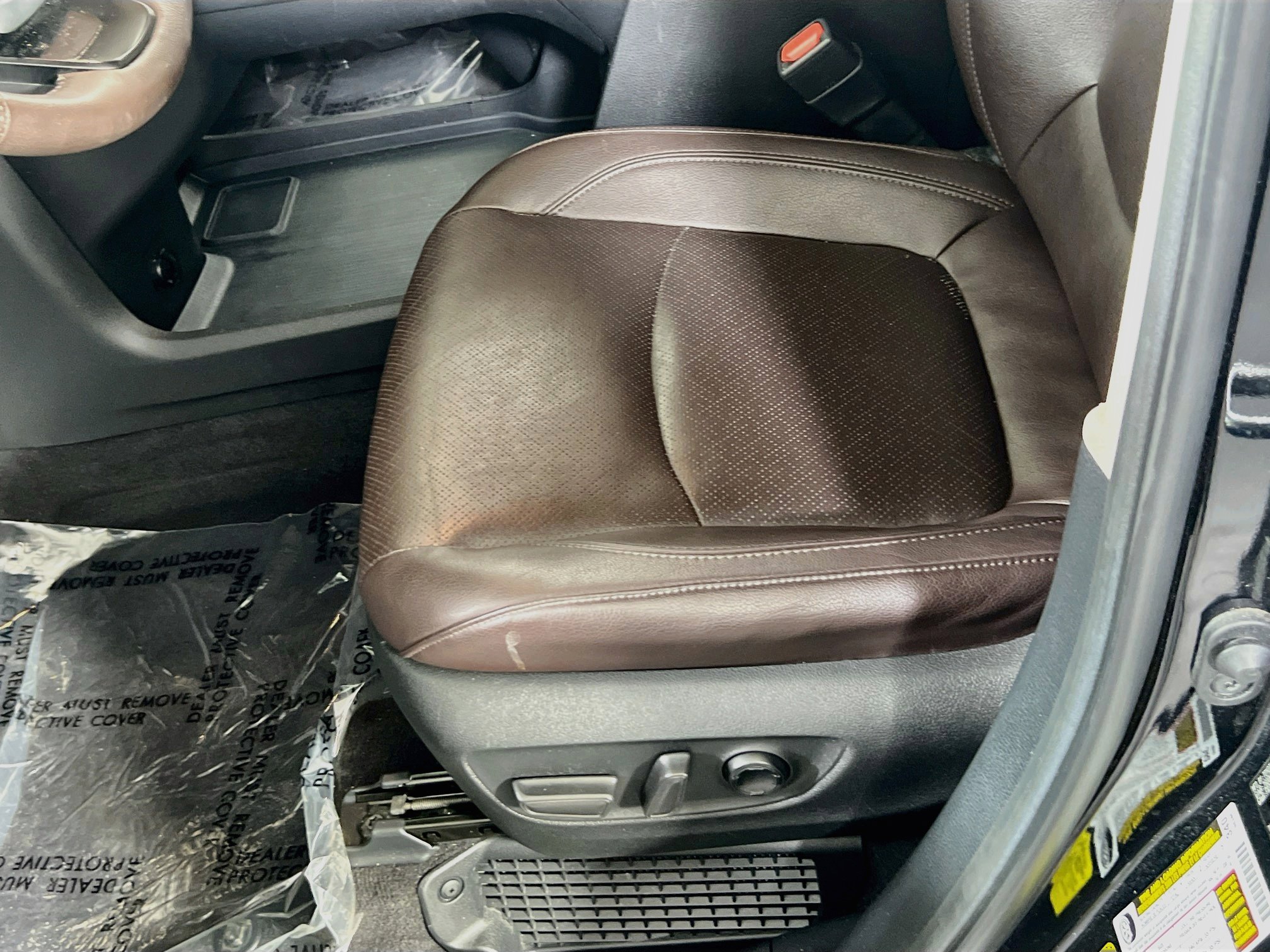 Used 2023 Toyota Sienna Platinum AWD/4WD image 19