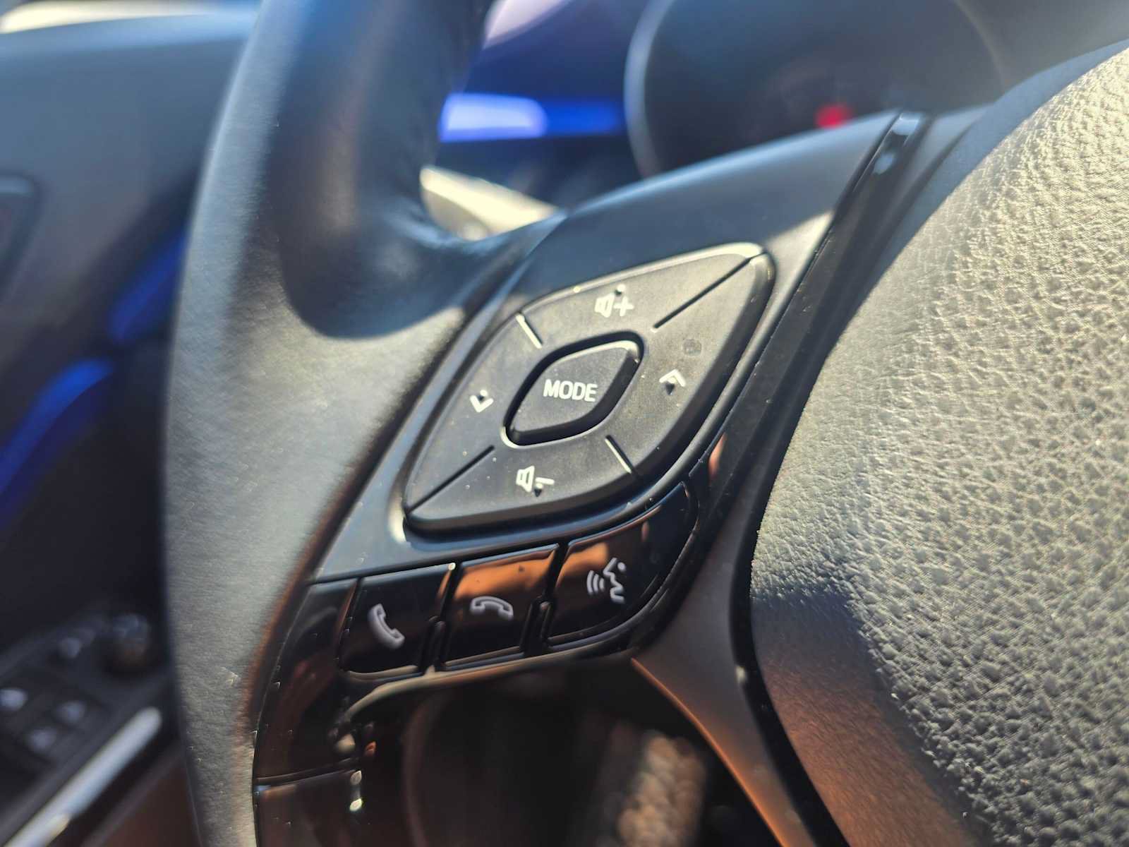 Used 2022 Toyota C-HR XLE FWD image 32