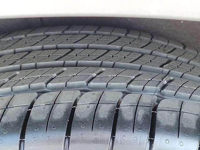 Used 2025 Cadillac XT6 Luxury image 24