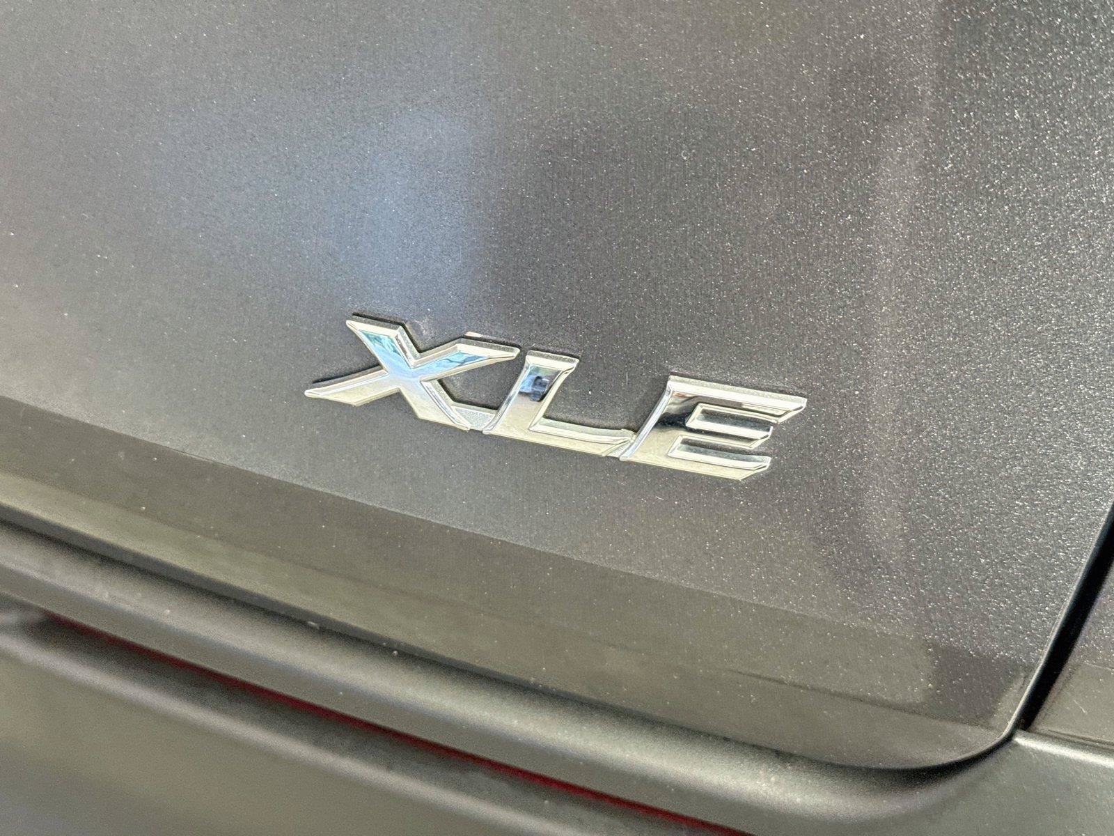 Certified 2025 Toyota Sienna XLE FWD image 15