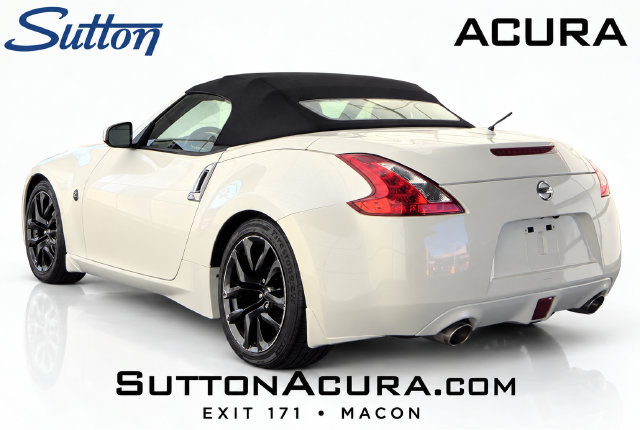 Used 2016 Nissan 370Z Roadster RWD image 3