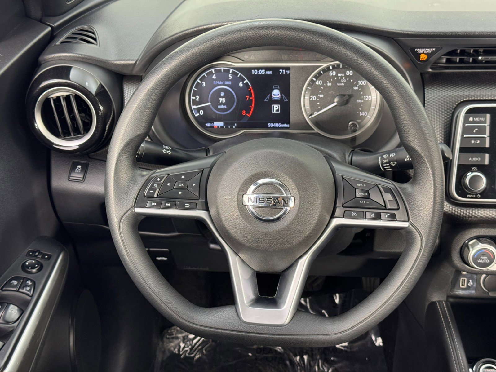 Used 2019 Nissan Kicks SV image 17