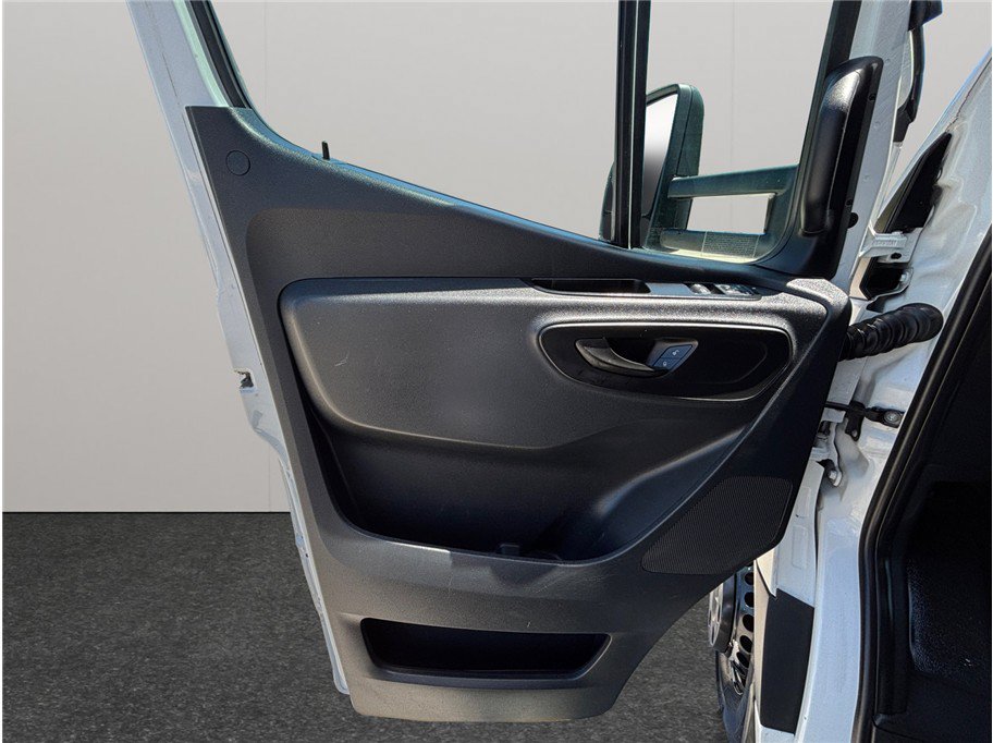 Used 2021 Mercedes-Benz Sprinter 4500 image 15