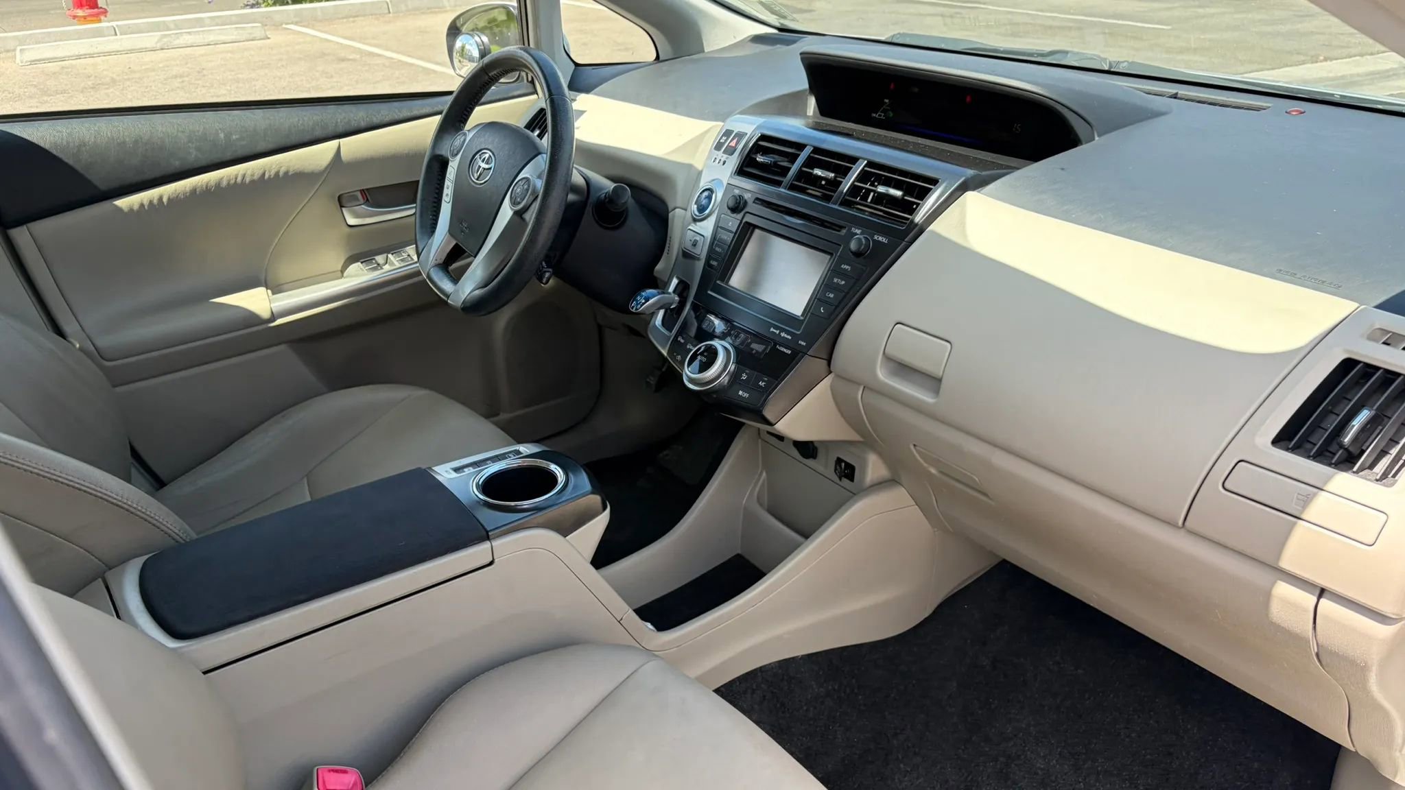 Used 2014 Toyota Prius V Five FWD image 13