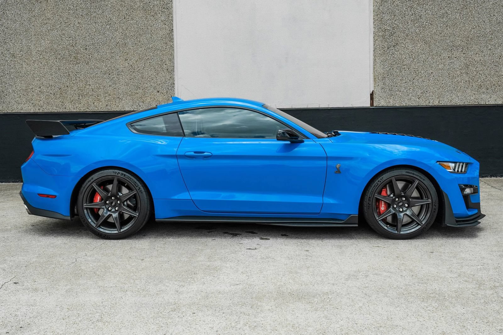 Used 2022 Ford Mustang Shelby GT500 w/ Carbon Fiber Track Pack RWD image 8