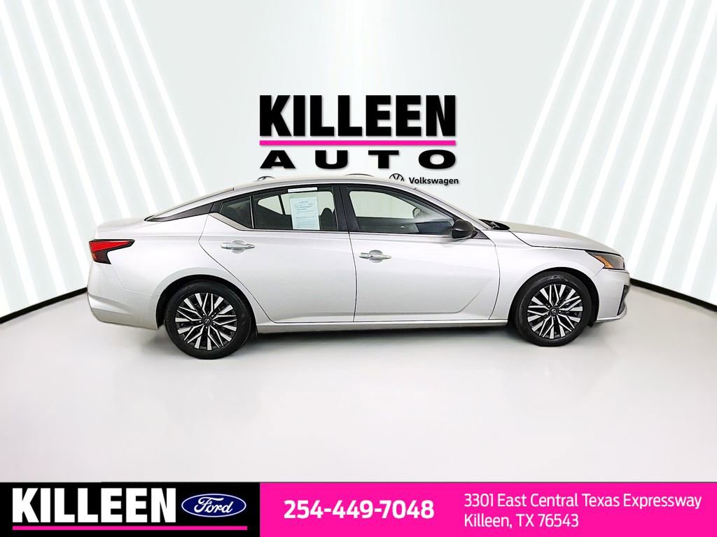Used 2024 Nissan Altima 2.5 SV FWD image 9