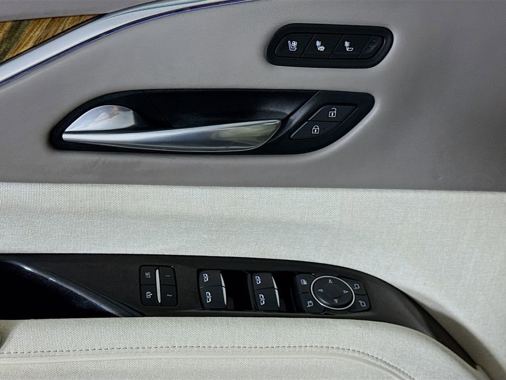 Used 2021 Cadillac Escalade Premium Luxury Platinum image 25