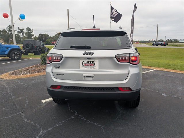 New 2025 Jeep Compass Latitude w/ Sun & Sound Group image 4