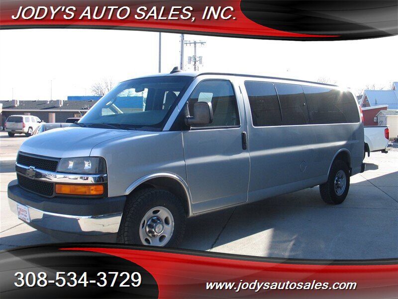 Used 2017 Chevrolet Express 3500 LT w/ LT Preferred Equipment Group RWD image 26