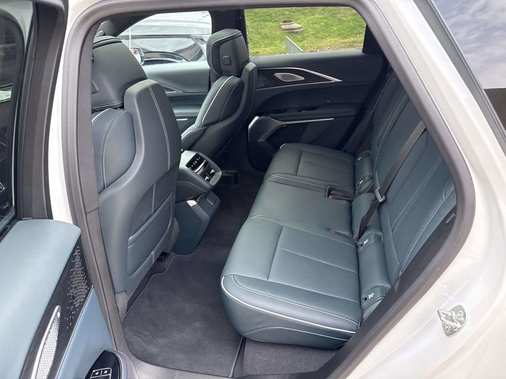 Used 2025 Cadillac Lyriq Luxury w/ Nappa Leather Package image 10