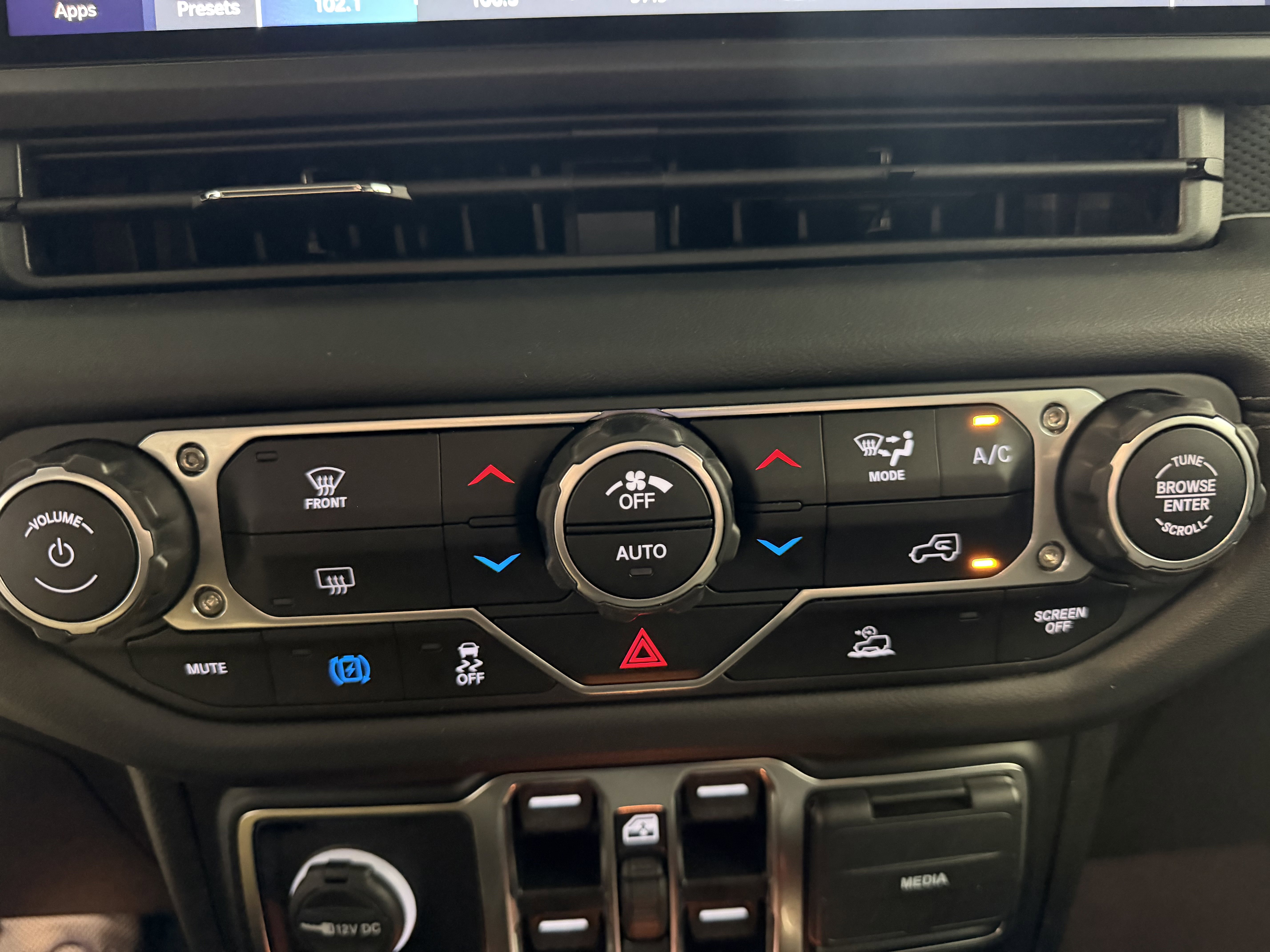 Used 2024 Jeep Wrangler Unlimited Rubicon 4xe image 18