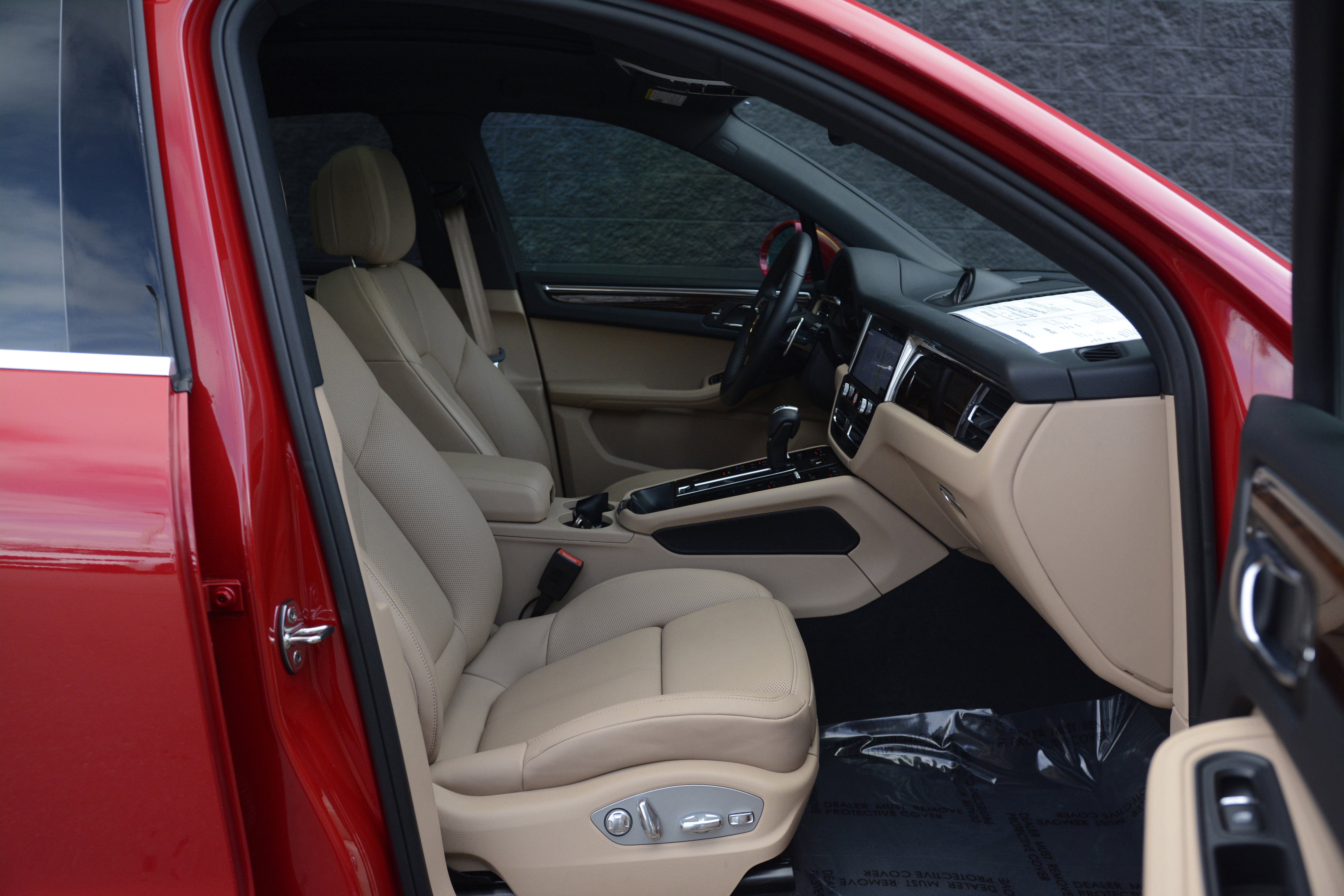 Certified 2025 Porsche Macan image 26