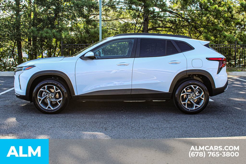 Used 2025 Chevrolet Trax LT FWD image 6