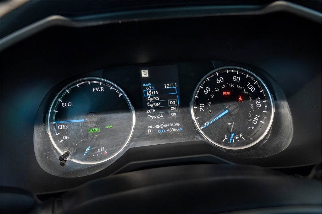 Used 2022 Toyota RAV4 XLE Premium image 13