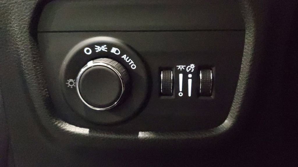 Used 2025 Jeep Grand Cherokee Laredo X image 23