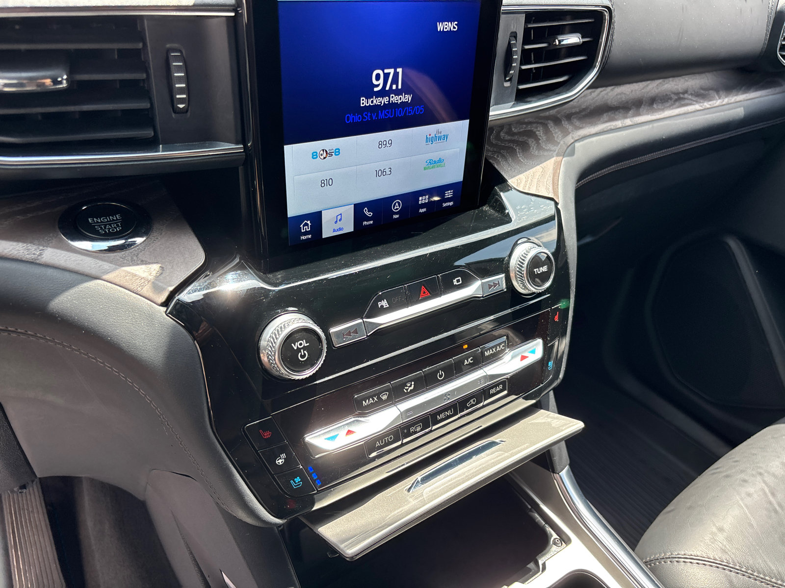 Used 2022 Ford Explorer Platinum w/ Equipment Group 601A AWD/4WD image 21