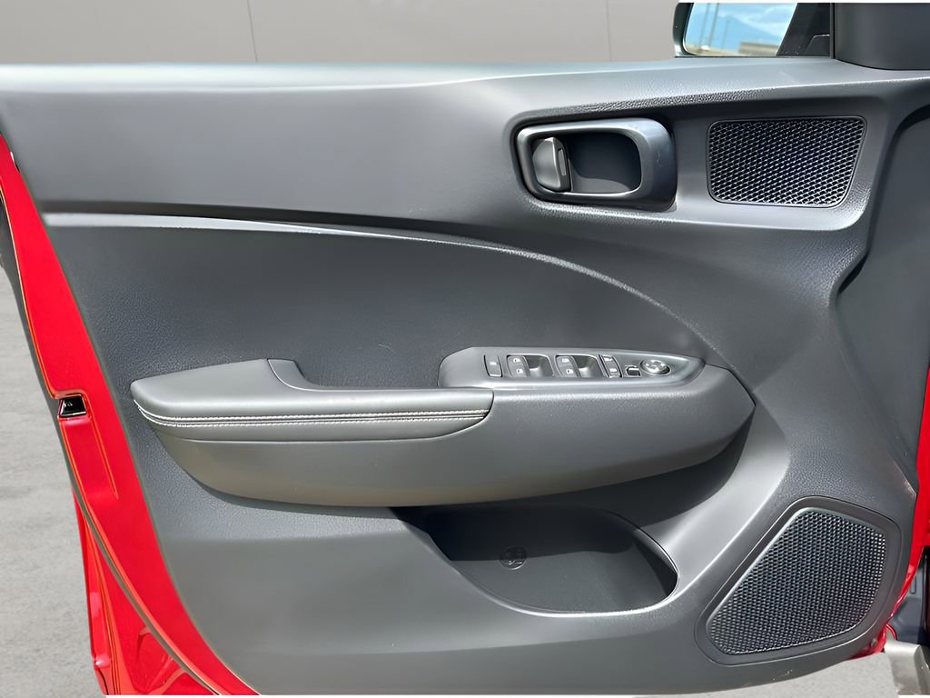 Used 2024 Hyundai Venue Limited image 21