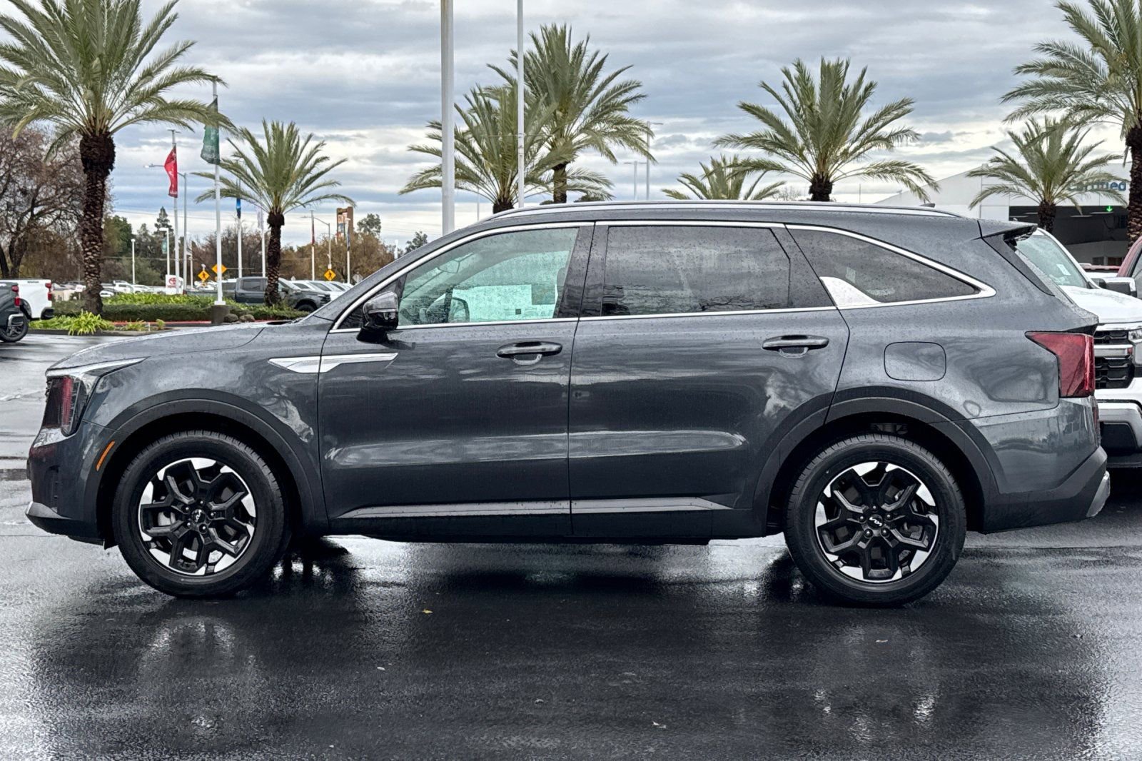 Used 2024 Kia Sorento S image 6