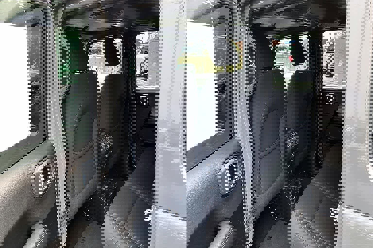 Used 2023 Jeep Wrangler Sahara image 12