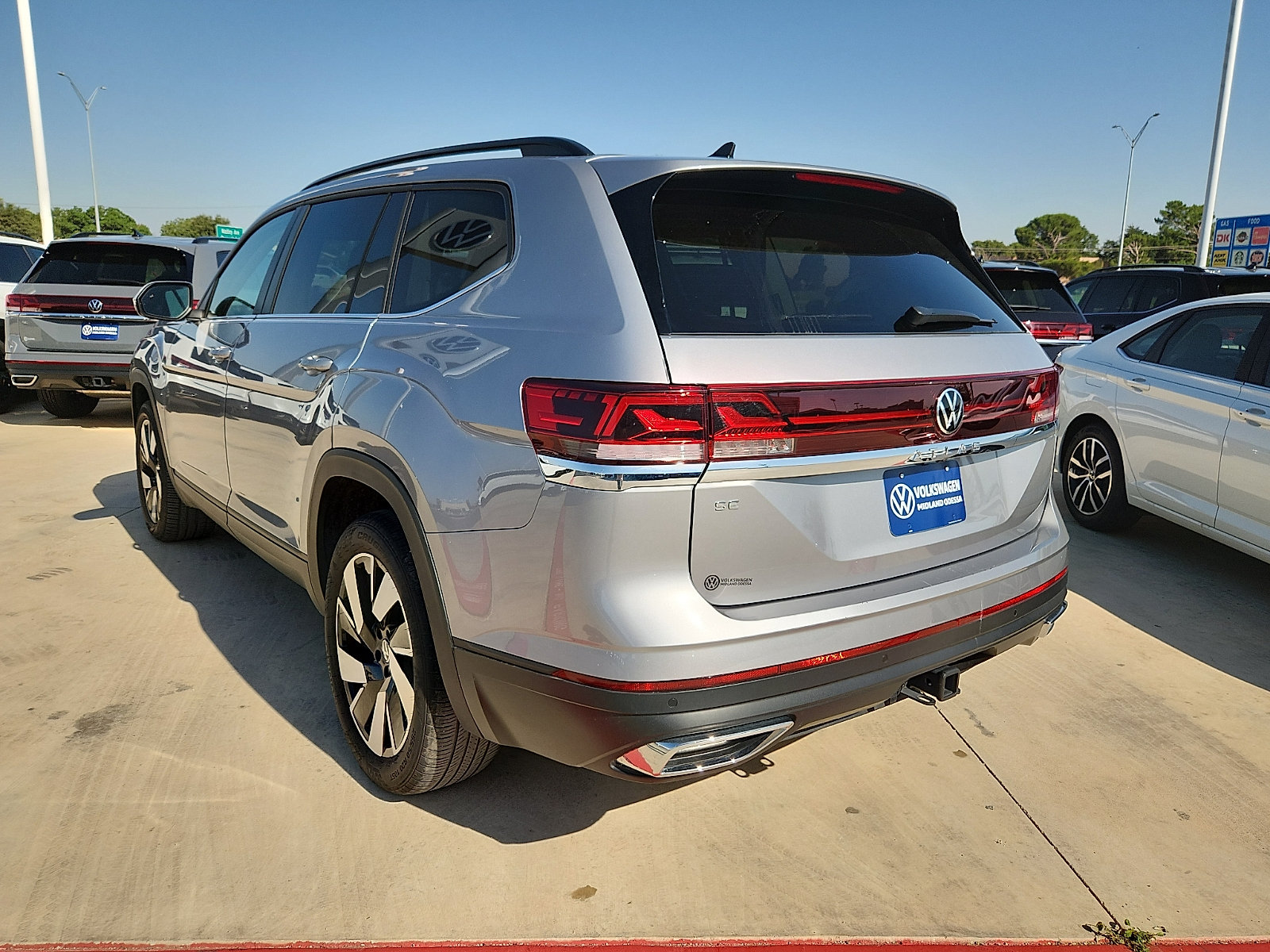 Certified 2026 Volkswagen Atlas SE FWD image 4