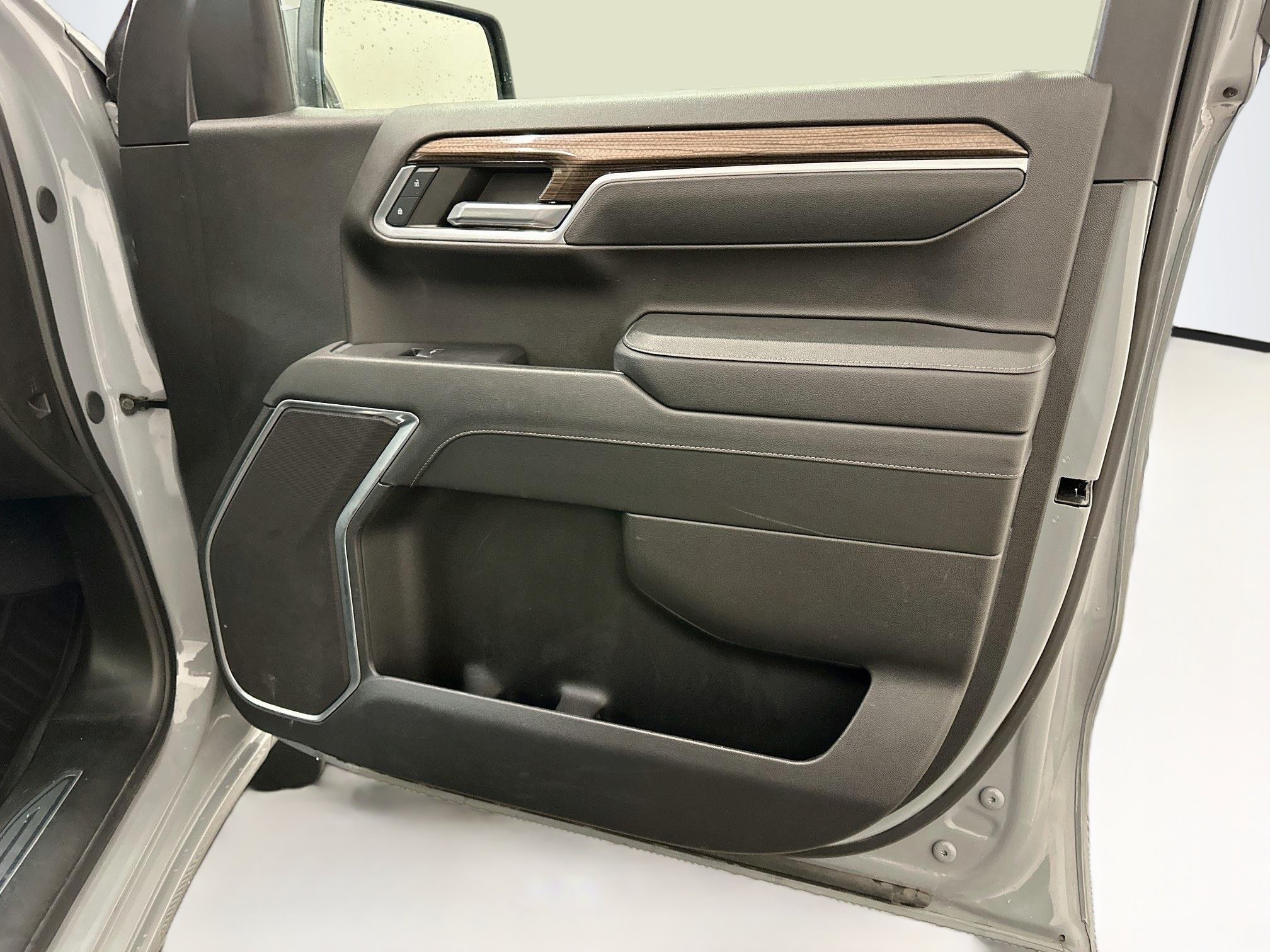 Used 2024 Chevrolet Silverado 1500 LT AWD/4WD image 33