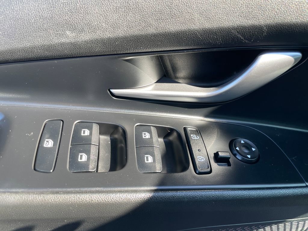 Used 2022 Hyundai Elantra SEL w/ Convenience + Premium Package FWD image 36