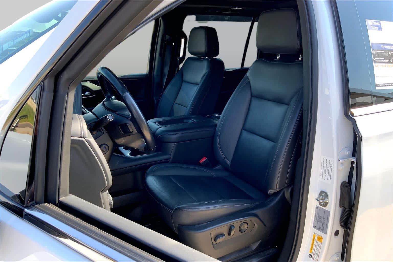 Used 2022 Chevrolet Suburban LT w/ LT Signature Package AWD/4WD image 8