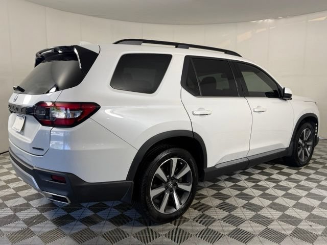 Used 2025 Honda Pilot Touring image 16